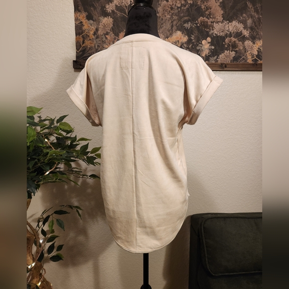 Light yellow blouse - Picture 3 of 10